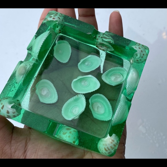 Seashells Resin Ashtray! - Picture 3 of 4